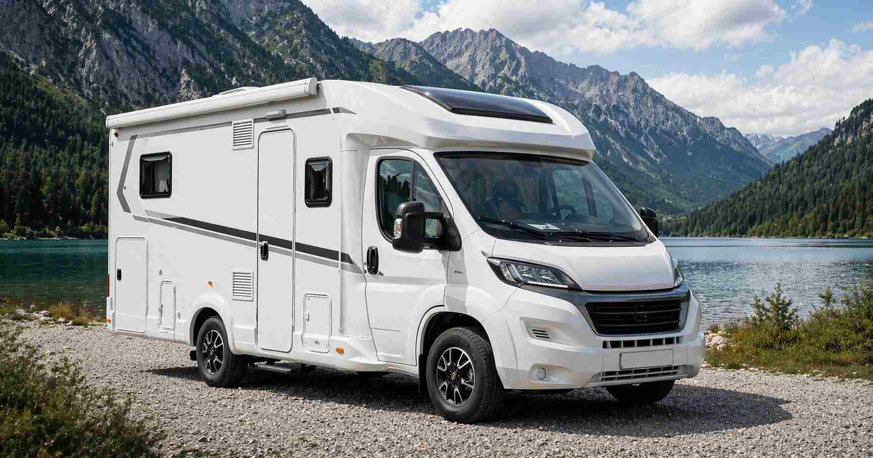 Jaki kamper na początek – półintegra, integra czy alkowa?